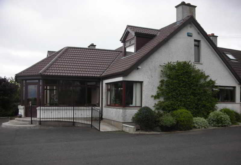 Browns Country House 호텔 부시밀즈 외부 사진